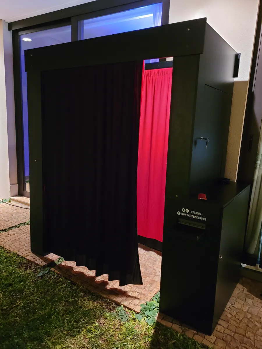 Cabine fotográfica Box Cabine montada em evento ao ar livre
